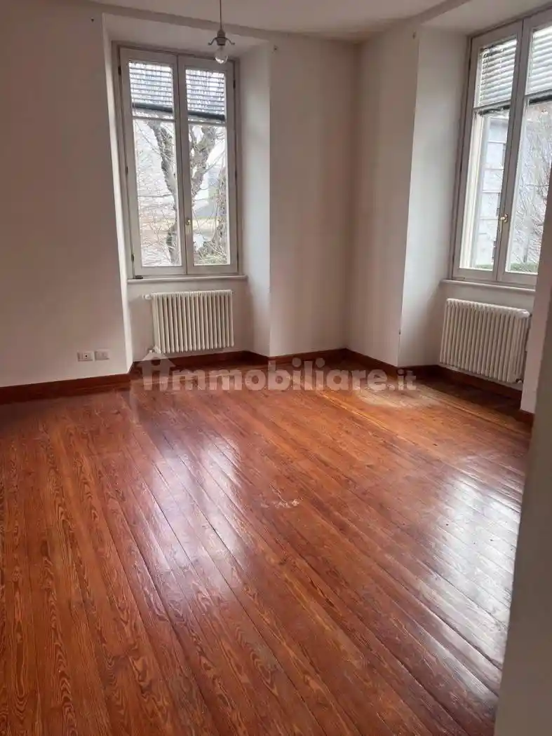 Palazzo - Edificio in vendita a Como