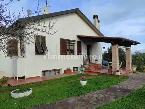 Villa in vendita a Piombino