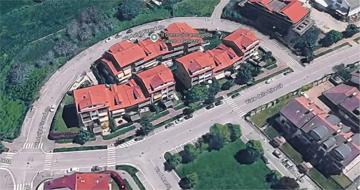 Palazzo - Stabile in vendita a Carmagnola