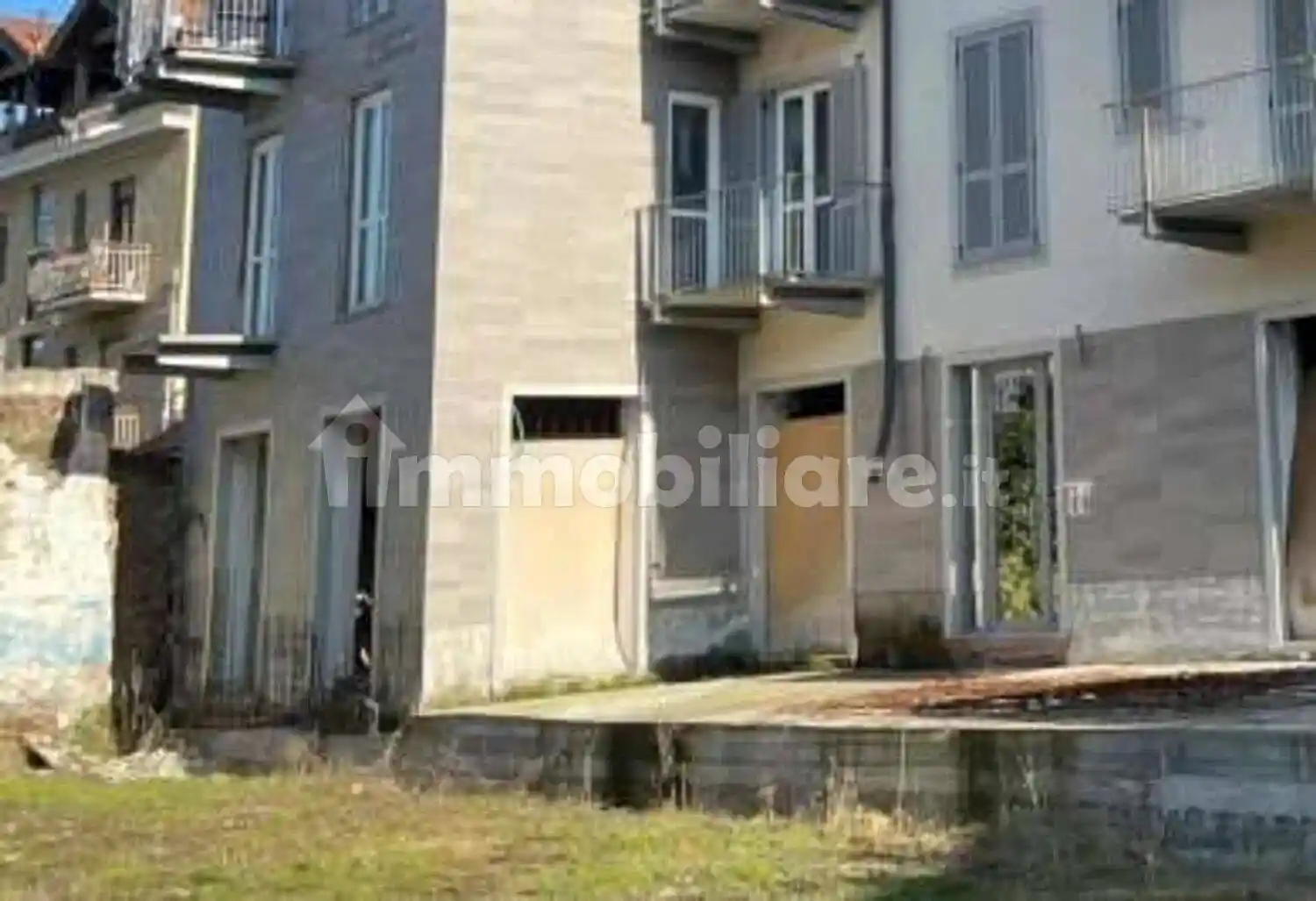 Palazzo - Stabile in vendita a Settimo Torinese