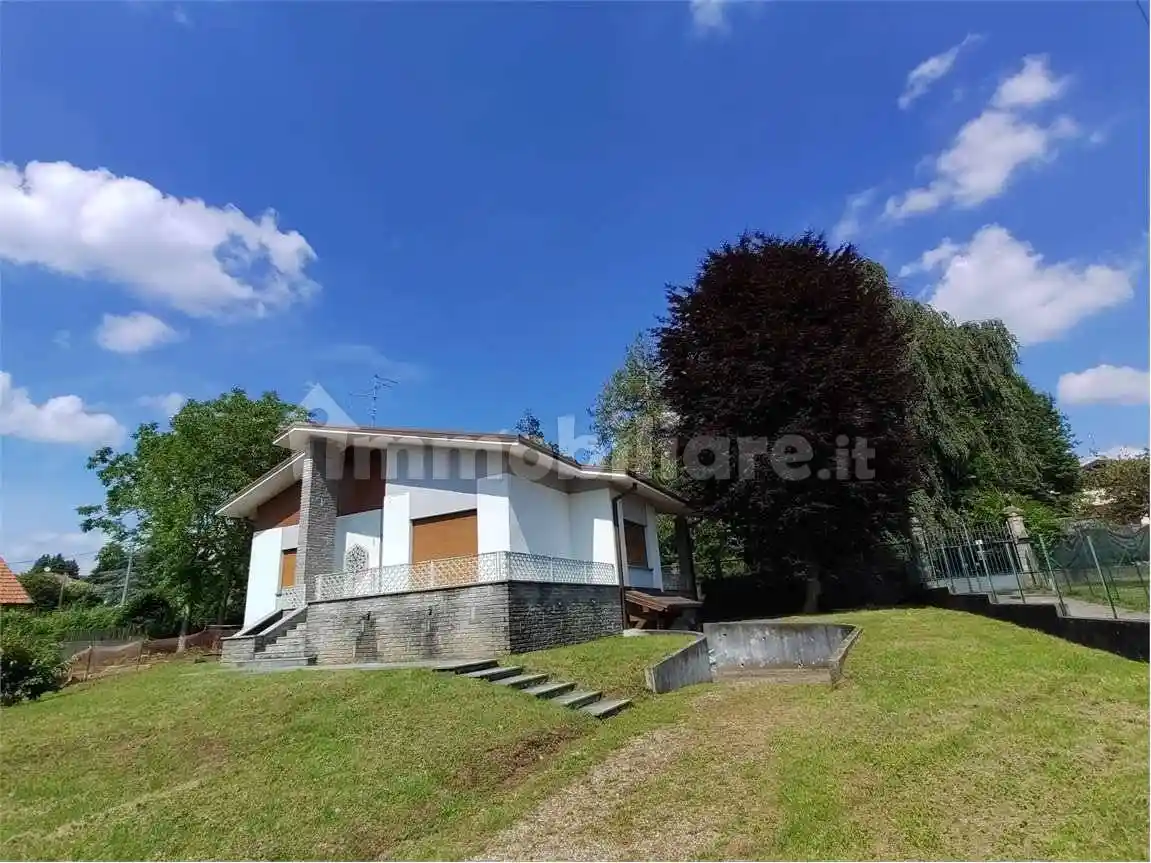 Villa in vendita a Albiolo