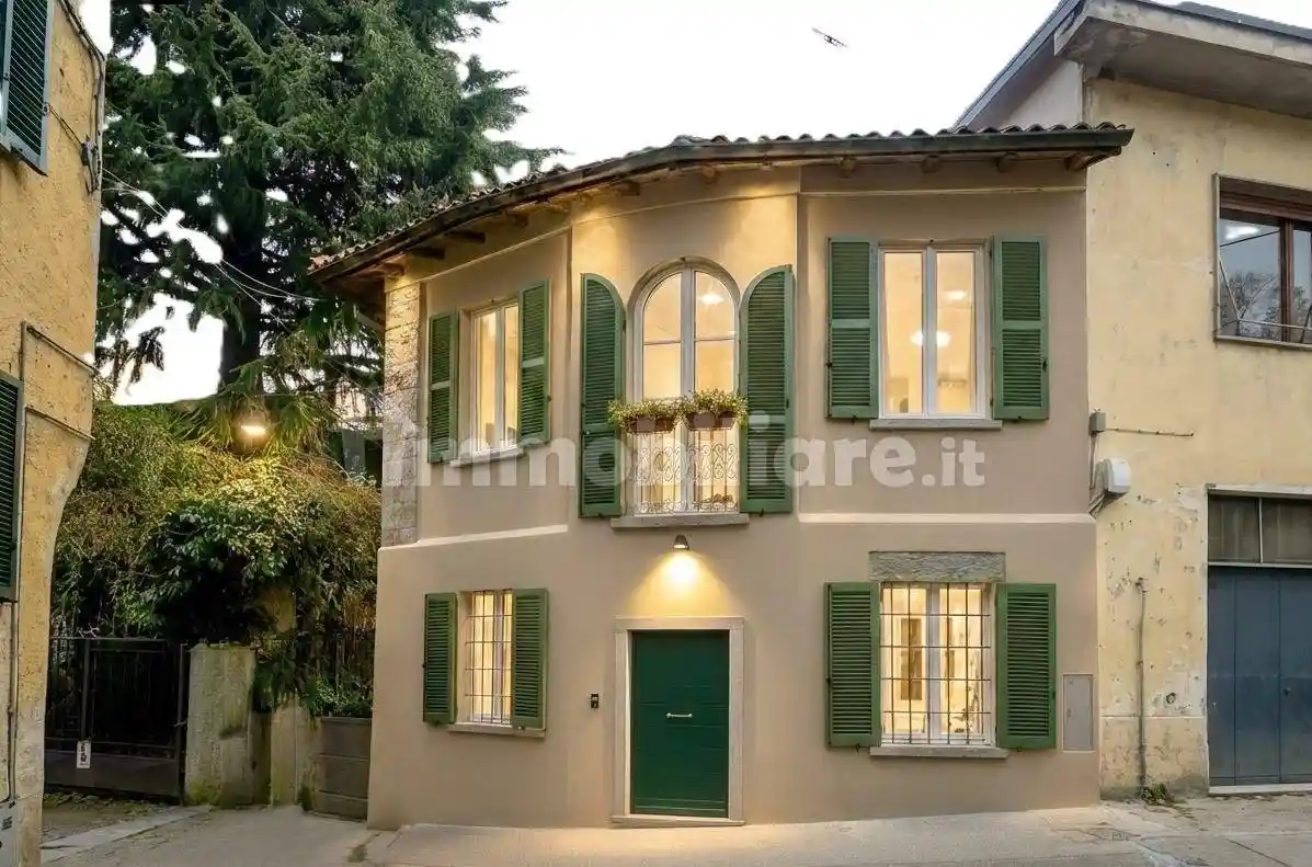 Casa indipendente in vendita a Verano Brianza