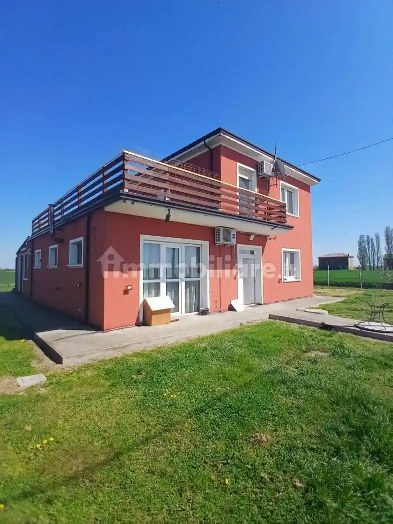 Villa in vendita a Tresignana