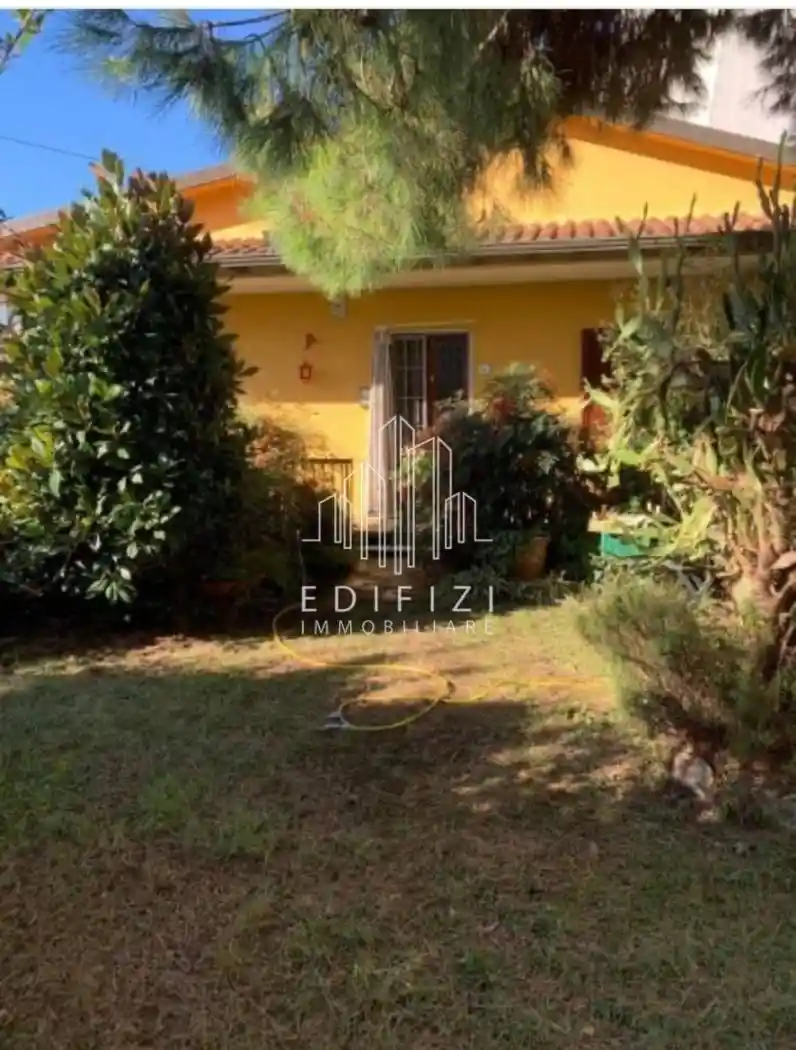 Casa indipendente in vendita a Massa