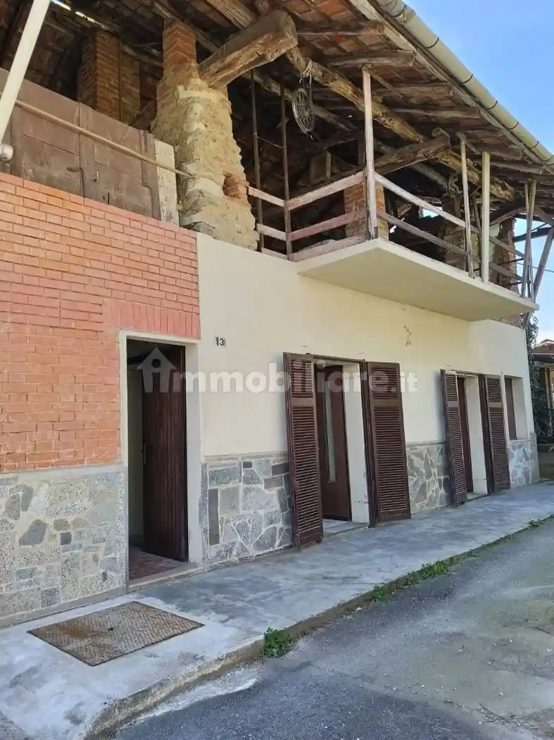 Casa indipendente in vendita a Varallo Pombia