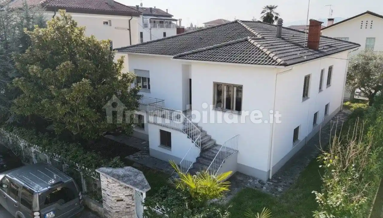 Casa indipendente in affitto a Bassano del Grappa