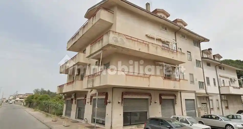 Appartamento in affitto a Locri