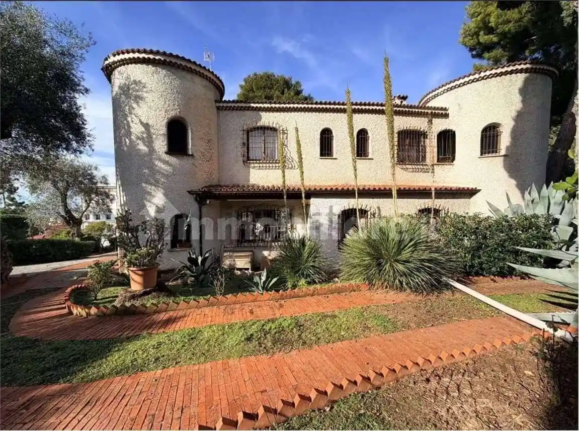 Villa in vendita a Bordighera