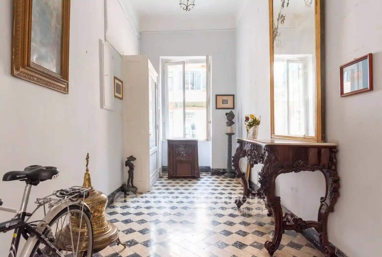 Appartamento in vendita a Napoli