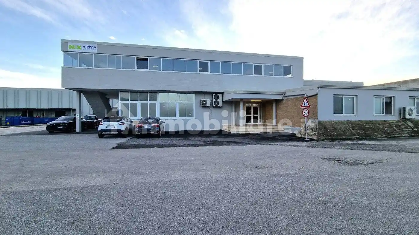 Palazzo - Edificio in affitto a San Nicola la Strada