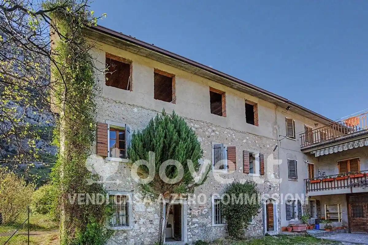 Villa in vendita a Brentino Belluno