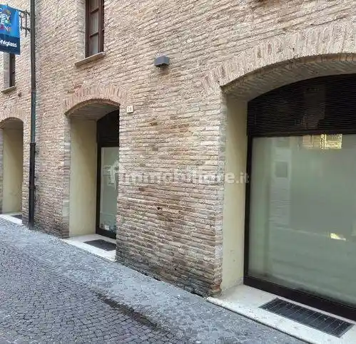Palazzo - Edificio in affitto a Fano