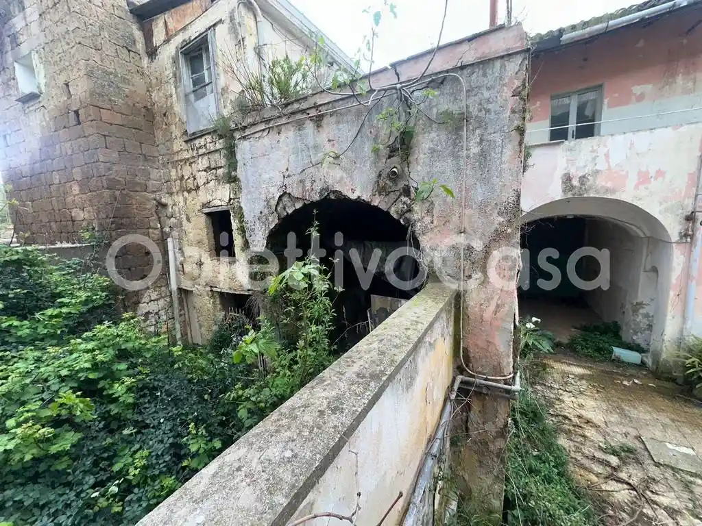 Palazzo - Edificio in vendita a Caserta