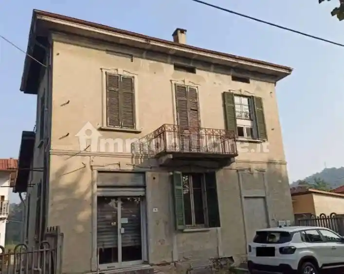 Palazzo - Stabile in vendita a Fino Mornasco