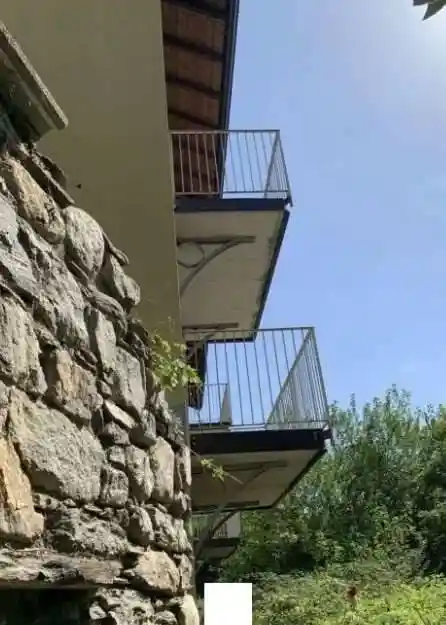 Palazzo - Stabile in vendita a Sorico