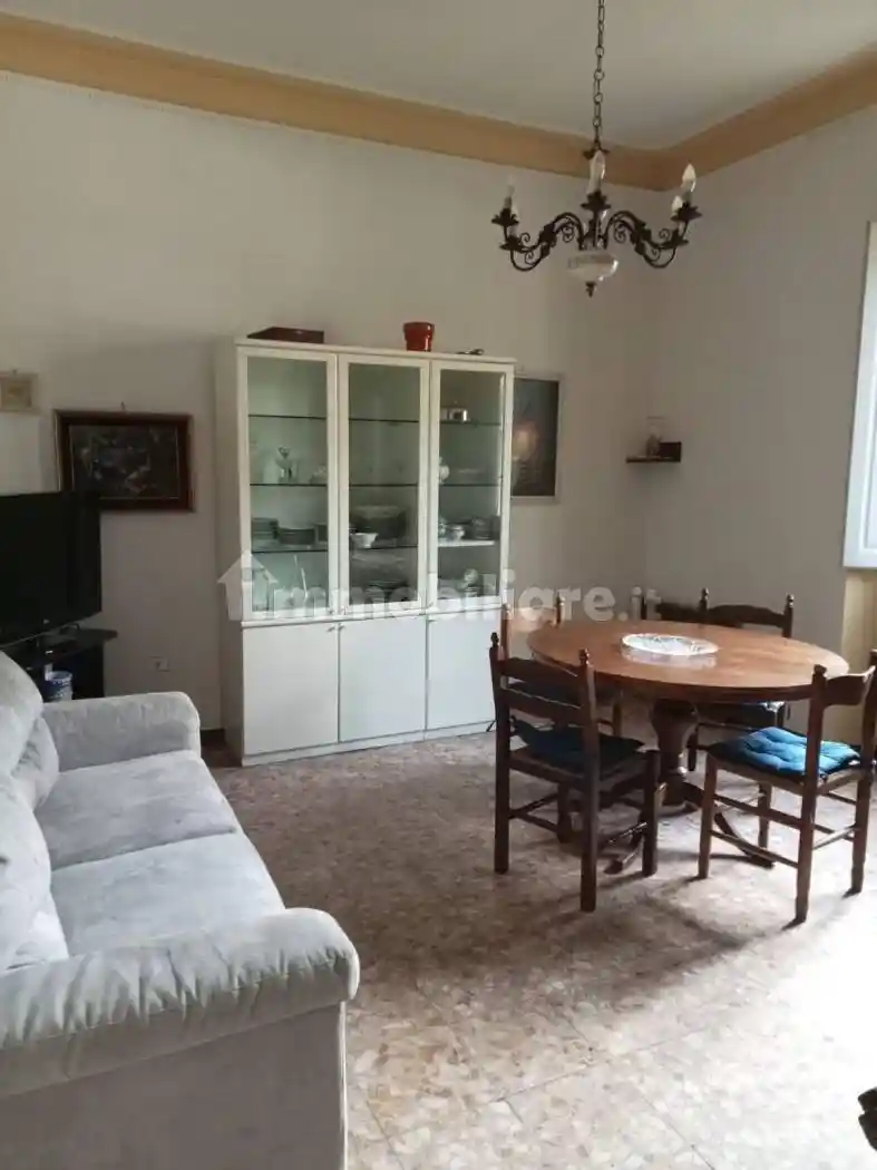 Casa indipendente in affitto a Prato