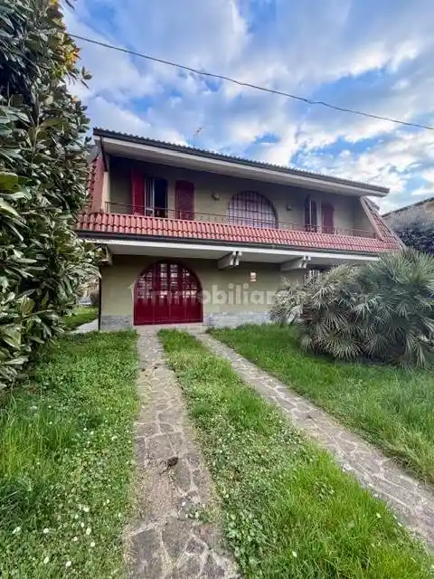Villa in vendita a Romano di Lombardia