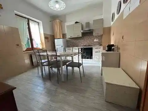 Appartamento in affitto a Follo