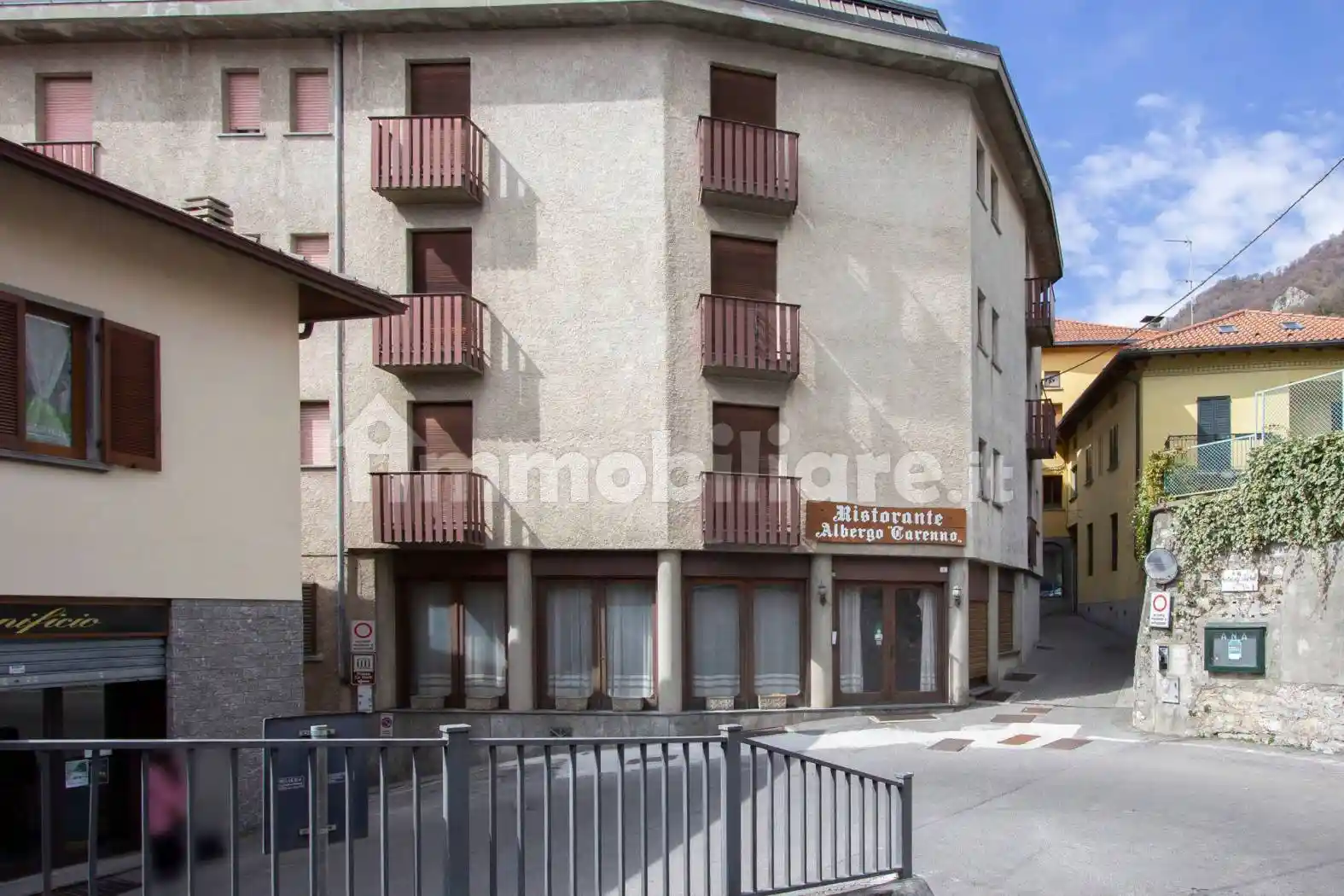 Palazzo - Edificio in vendita a Carenno