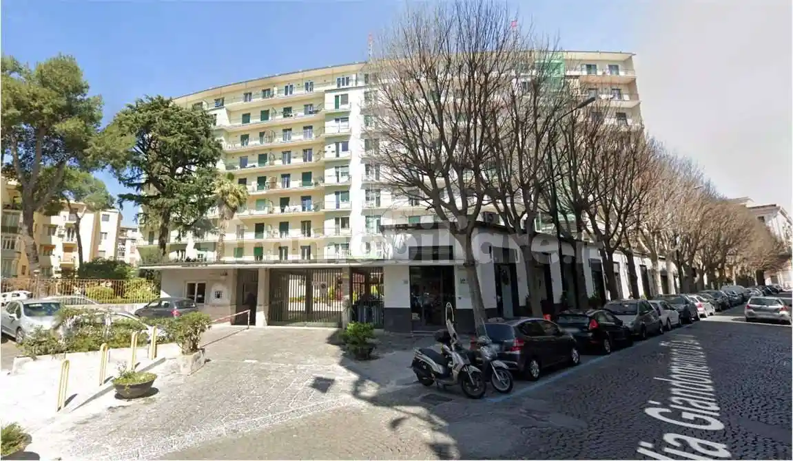 Appartamento in vendita a Napoli