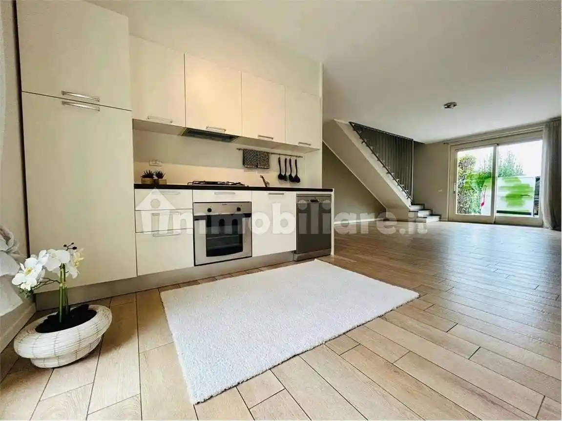 Villetta a schiera in affitto a Taino