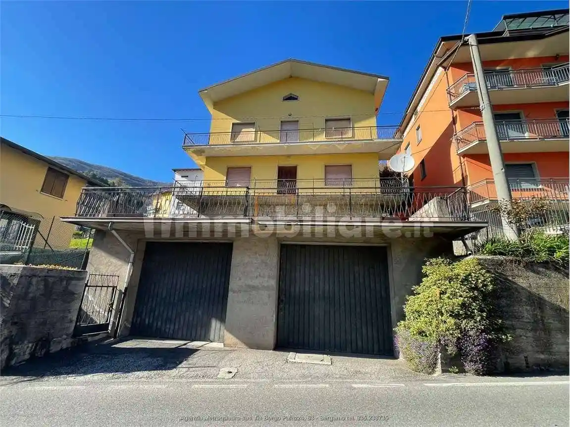 Palazzo - Edificio in vendita a Ubiale Clanezzo