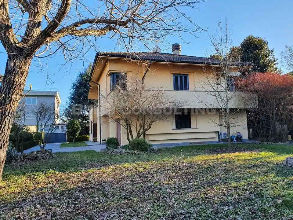 Villa in vendita a Abbiategrasso