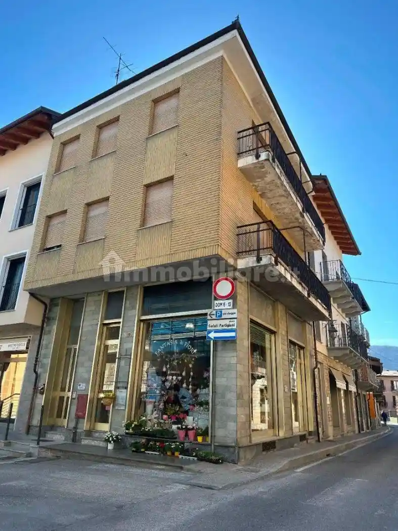 Palazzo - Edificio in vendita a Robilante