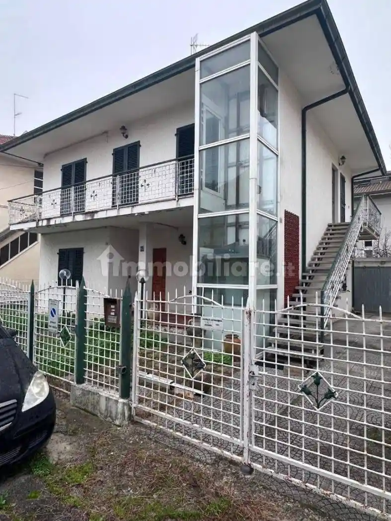 Palazzo - Edificio in vendita a Riccione