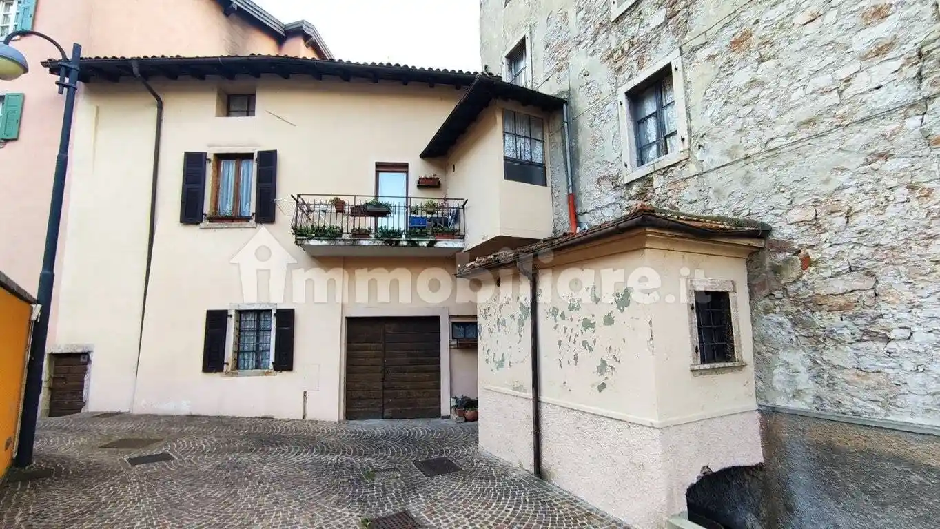 Casa indipendente in vendita a Vallelaghi