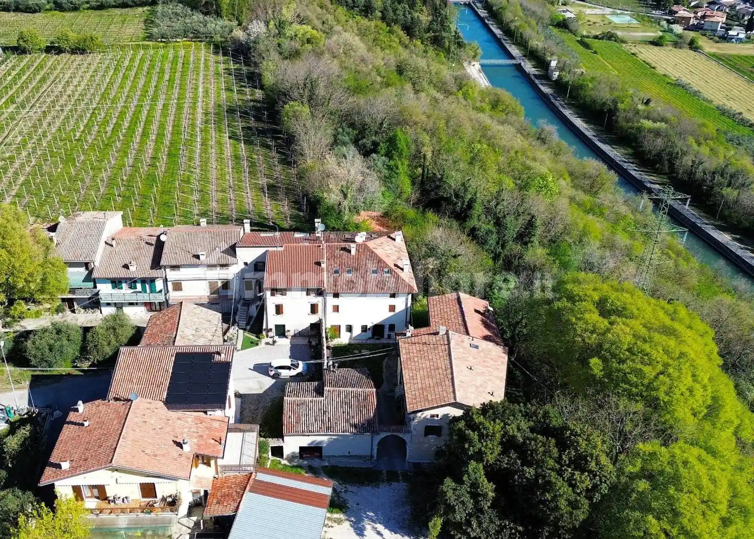 Rustico - Casale in vendita a Pastrengo