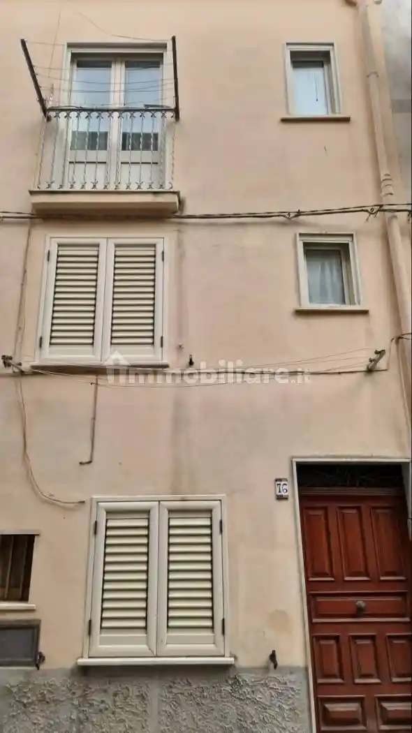 Palazzo - Edificio in affitto a Lercara Friddi