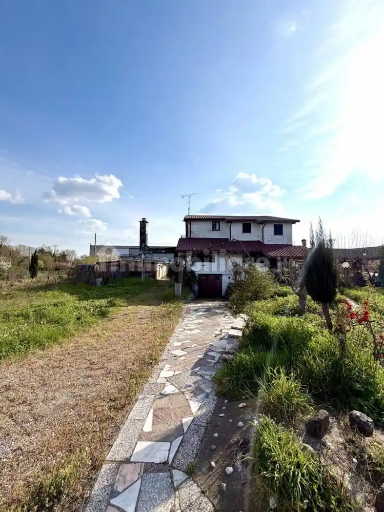 Casa indipendente in vendita a Borgo Veneto
