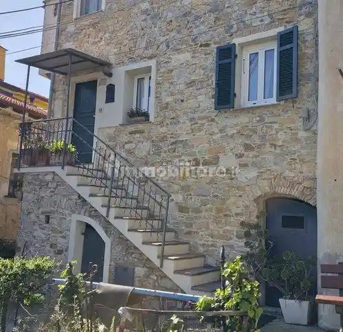 Casa indipendente in vendita a Imperia