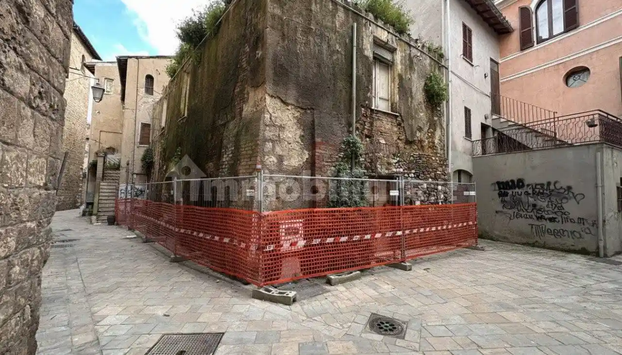 Rustico - Casale in vendita a Terni