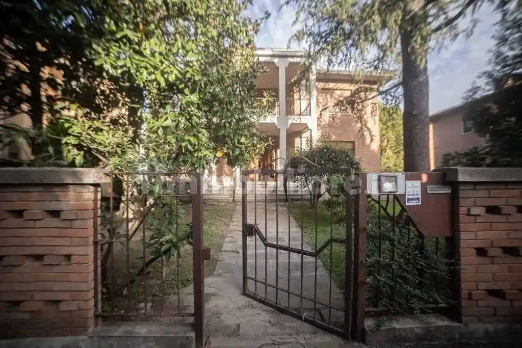 Villa in vendita a Imola