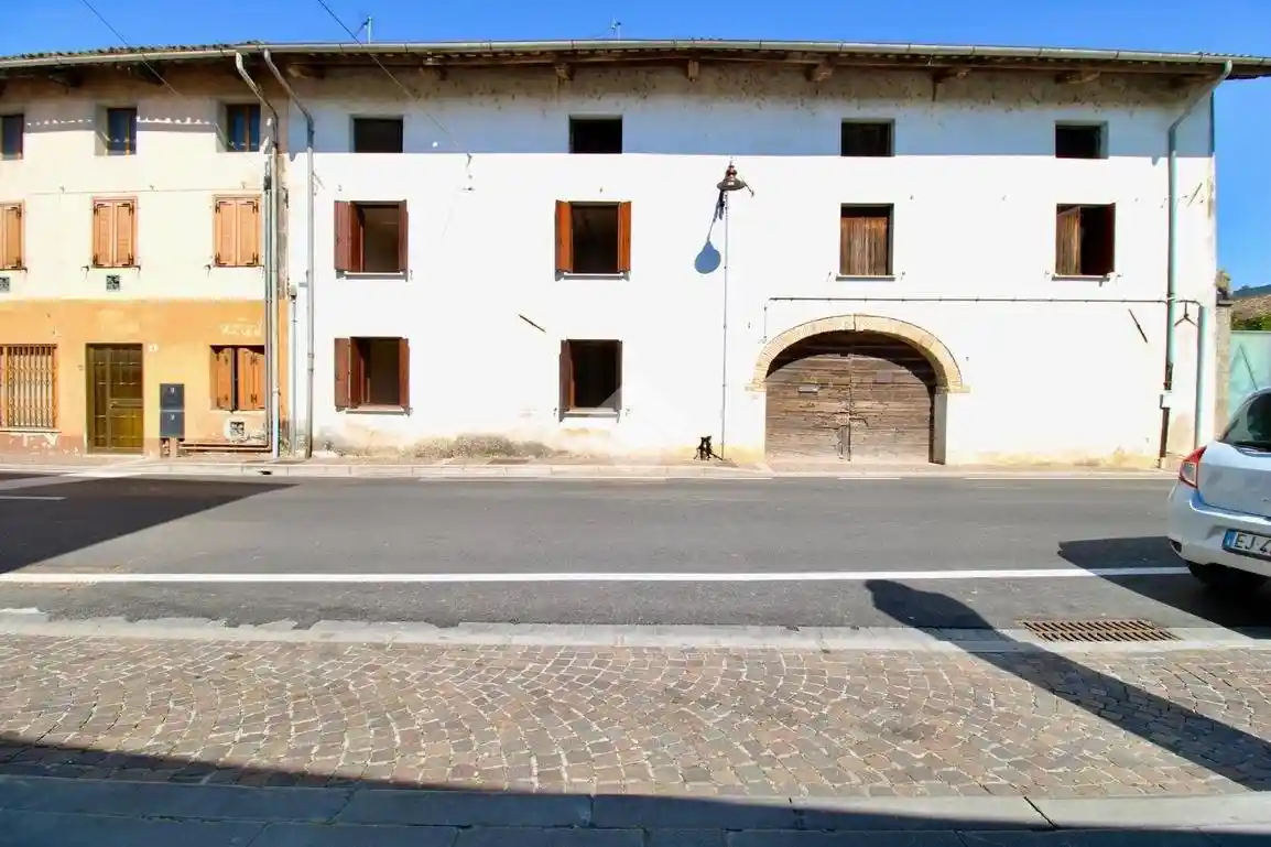 Casa indipendente in vendita a Santa Maria la Longa