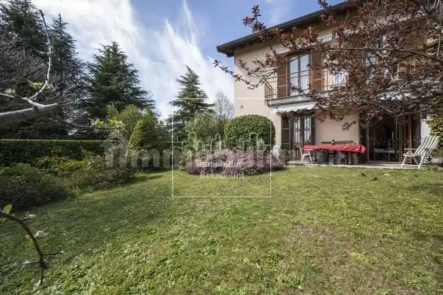 Appartamento in vendita a Luvinate