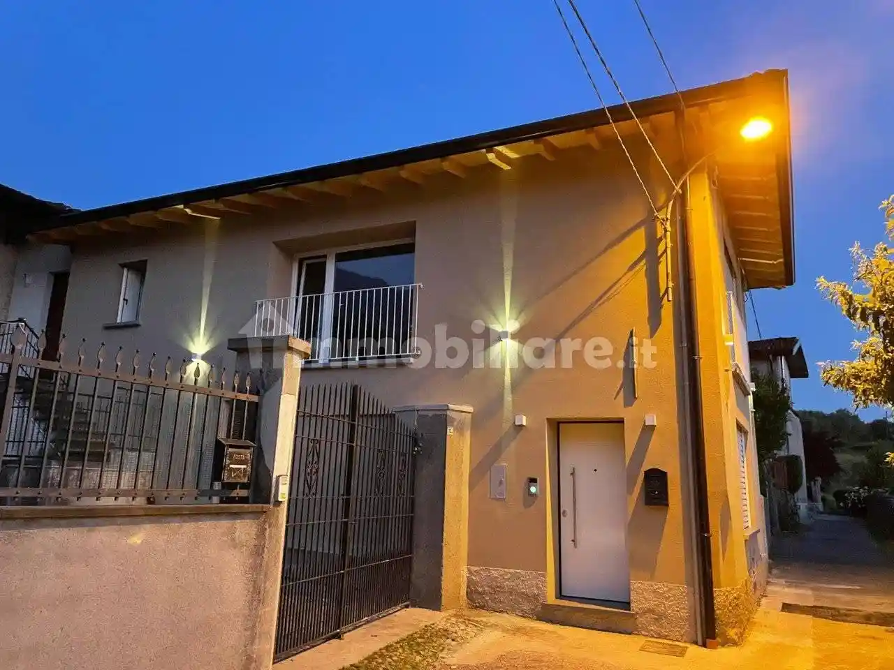 Villa in vendita a Sale Marasino