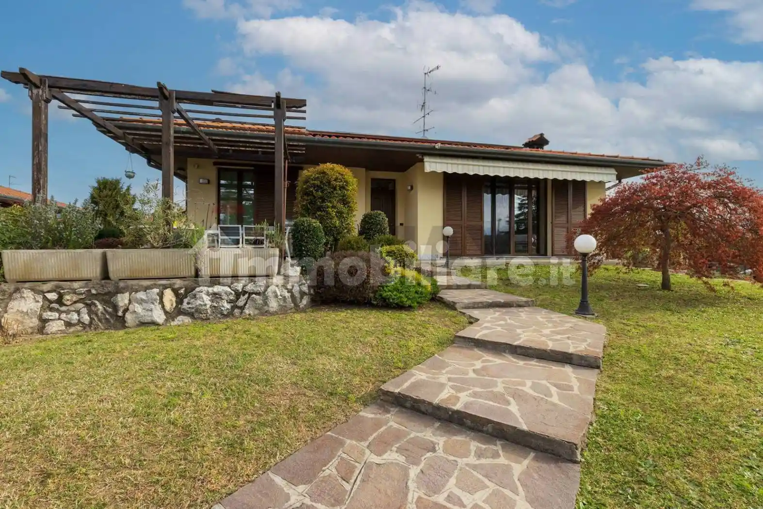 Villa in vendita a Lonate Pozzolo