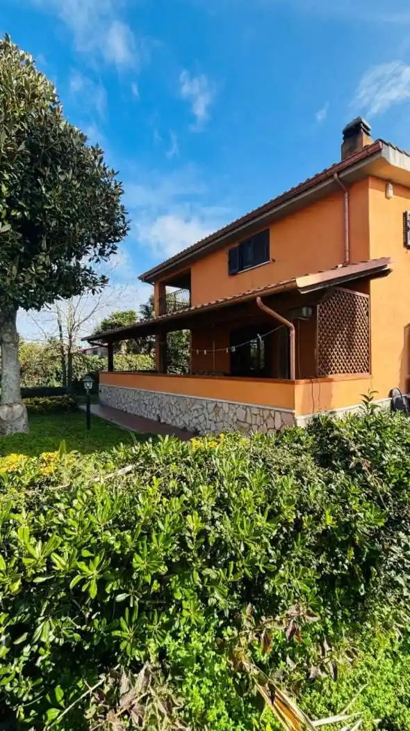Villa in vendita a Aprilia