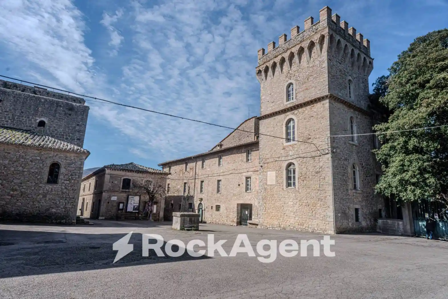 Palazzo - Edificio in vendita a Baschi