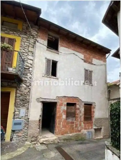 Appartamento in vendita a Besano