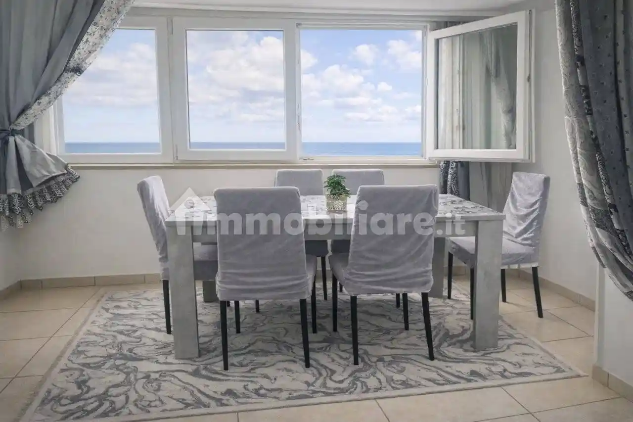 Appartamento in vendita a Falconara Marittima