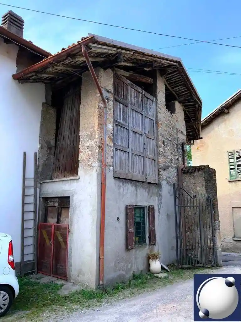 Rustico - Casale in vendita a Erba