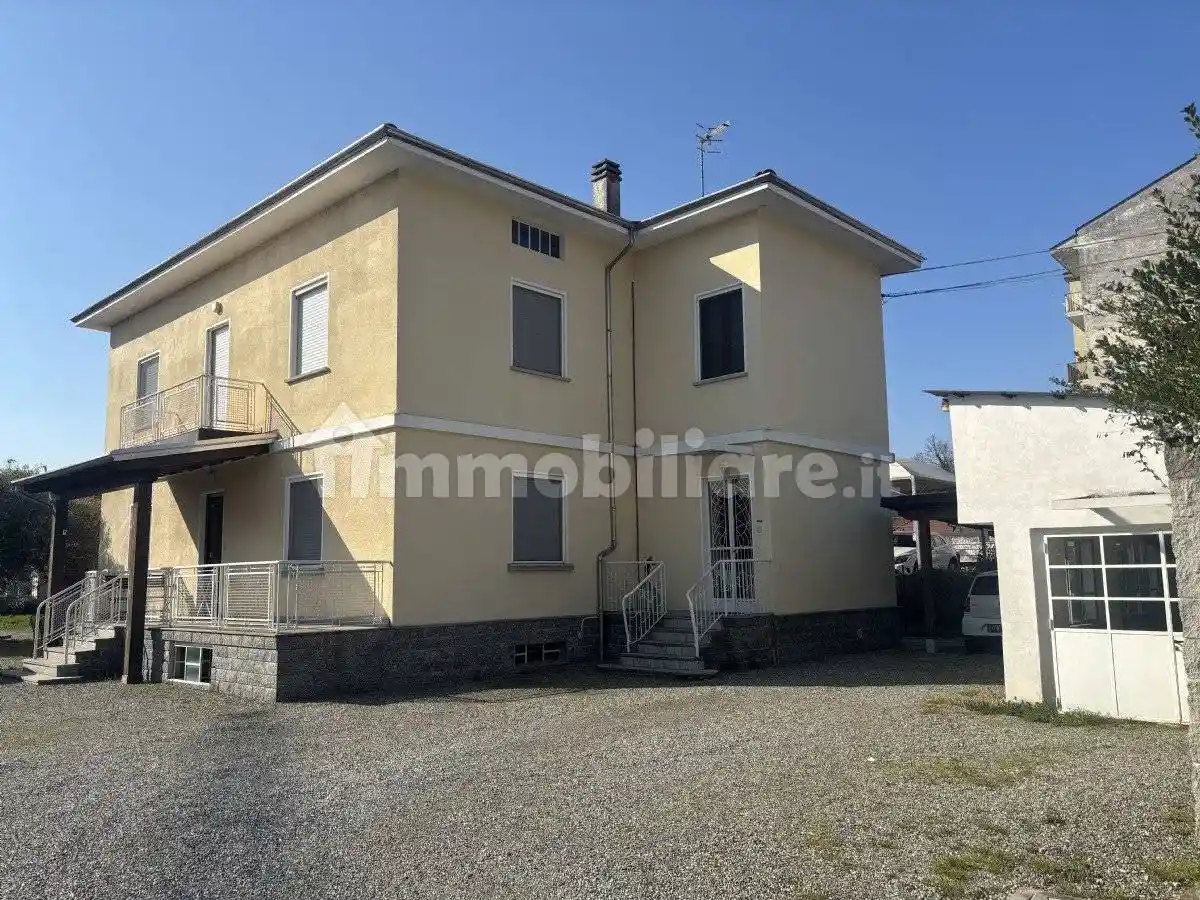 Villa in vendita a Samone