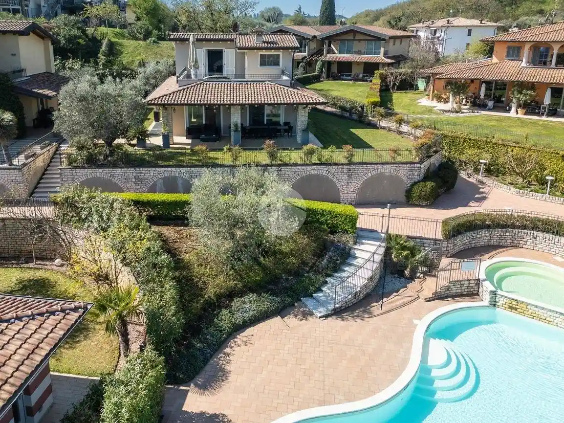 Villa in vendita a Soiano del Lago
