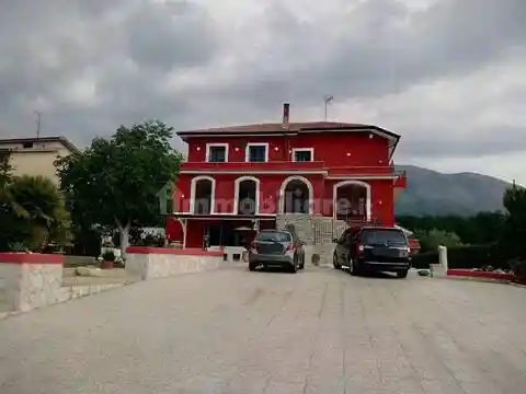 Villa in vendita a Cervaro