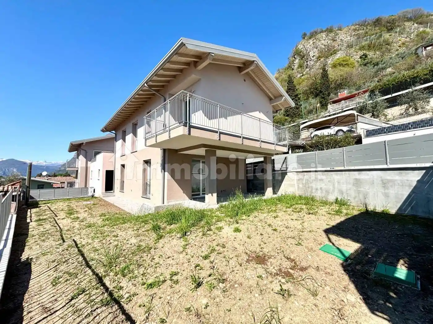 Villa in vendita a Marone