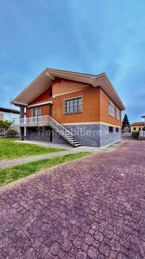 Villa in vendita a Mirabello Monferrato